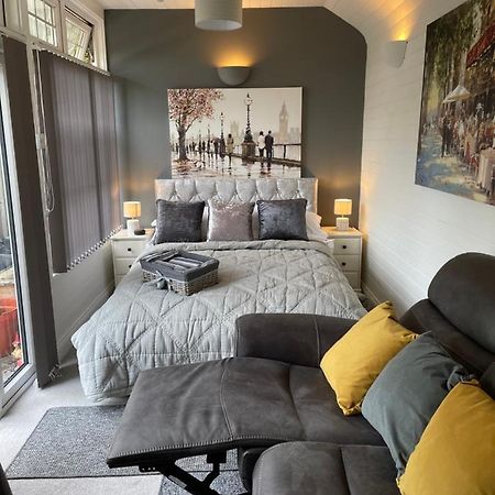Cosy Cabin By The Seaside With Hot Tub Appartamento Birchington-on-Sea Esterno foto
