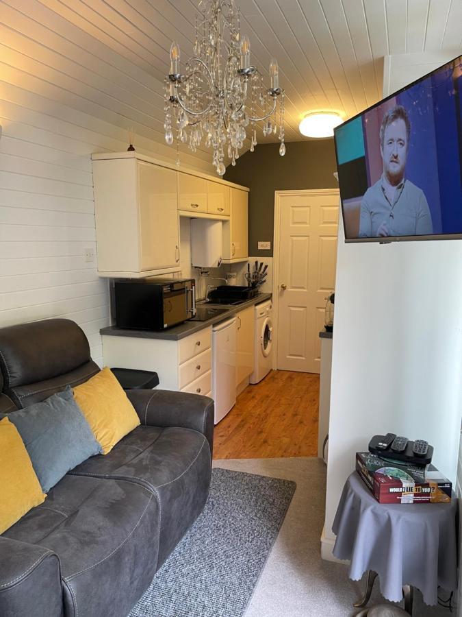 Cosy Cabin By The Seaside With Hot Tub Appartamento Birchington-on-Sea Esterno foto