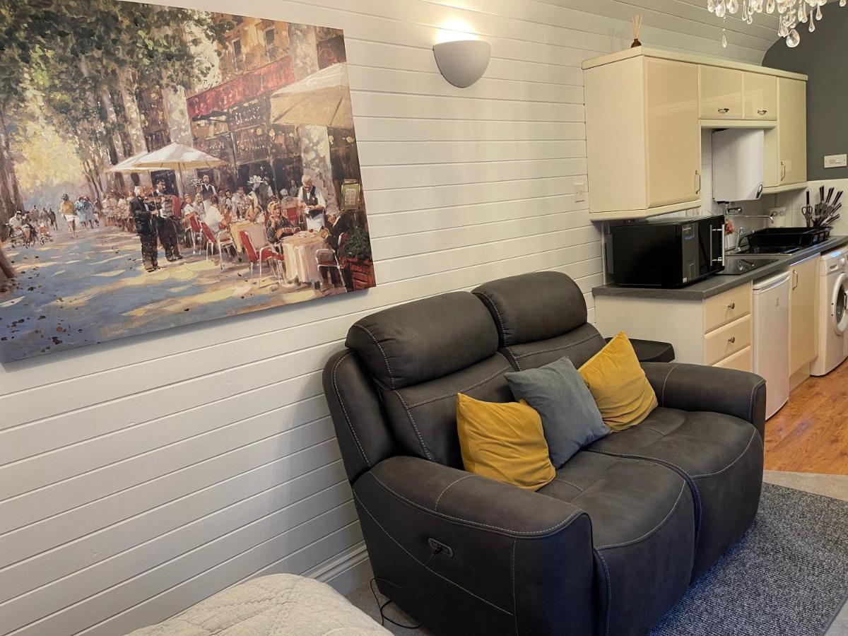 Cosy Cabin By The Seaside With Hot Tub Appartamento Birchington-on-Sea Esterno foto