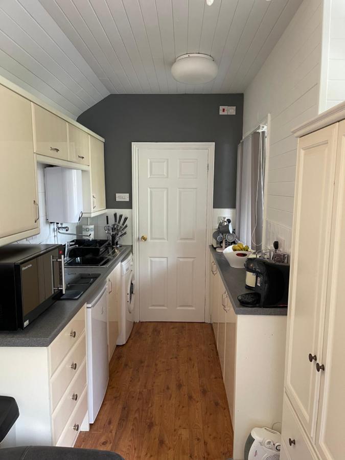 Cosy Cabin By The Seaside With Hot Tub Appartamento Birchington-on-Sea Esterno foto