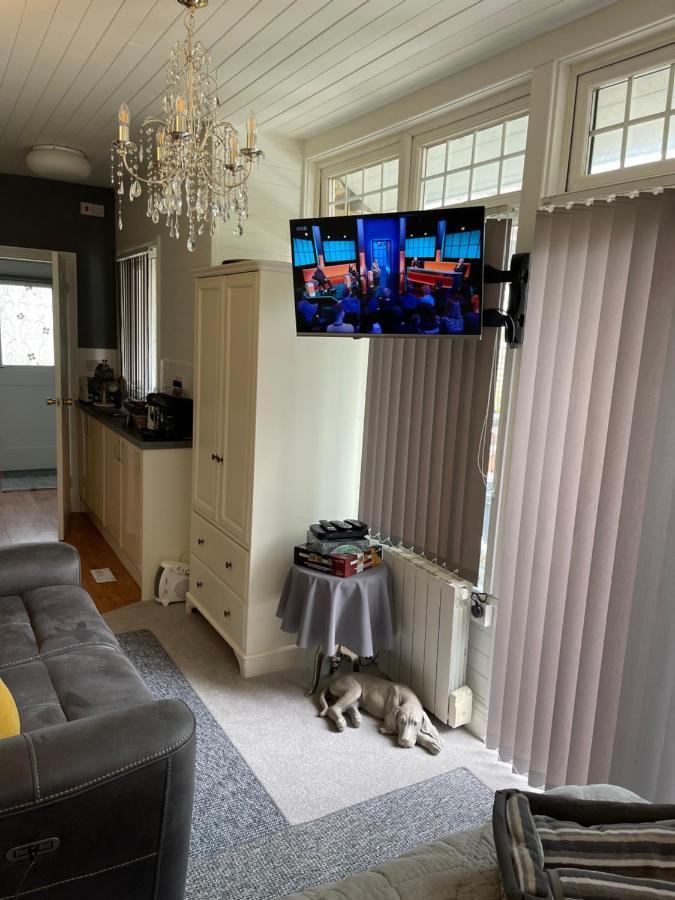 Cosy Cabin By The Seaside With Hot Tub Appartamento Birchington-on-Sea Esterno foto