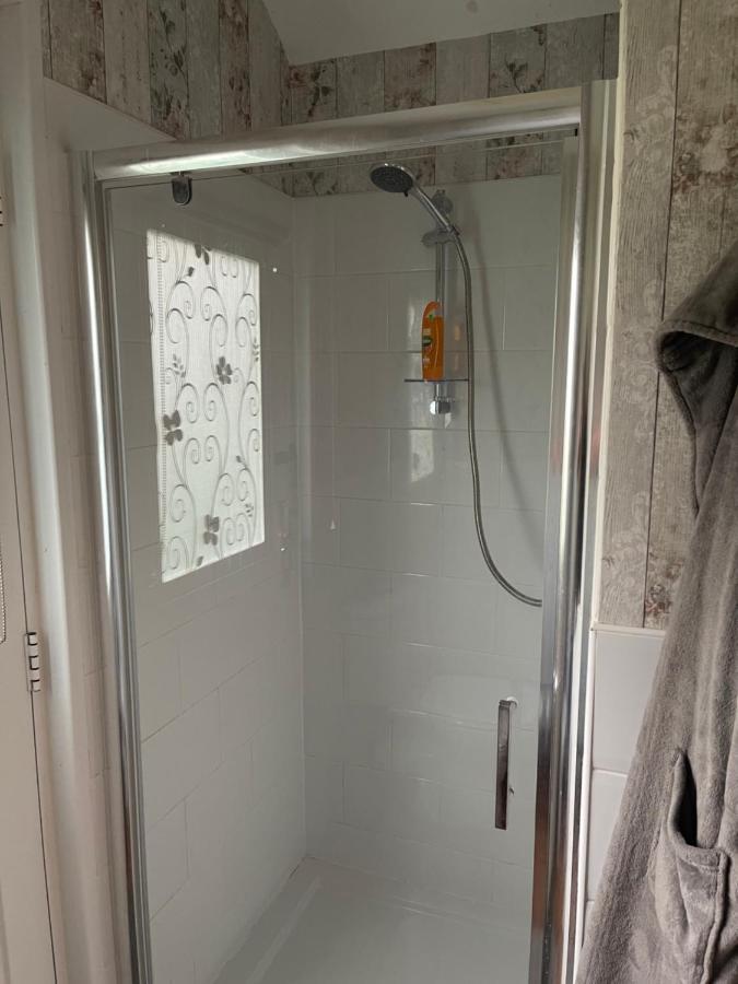 Cosy Cabin By The Seaside With Hot Tub Appartamento Birchington-on-Sea Esterno foto